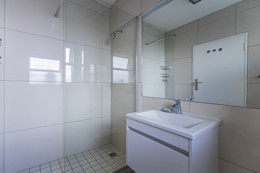 To Let 2 Bedroom Property for Rent in Sea Point Western Cape